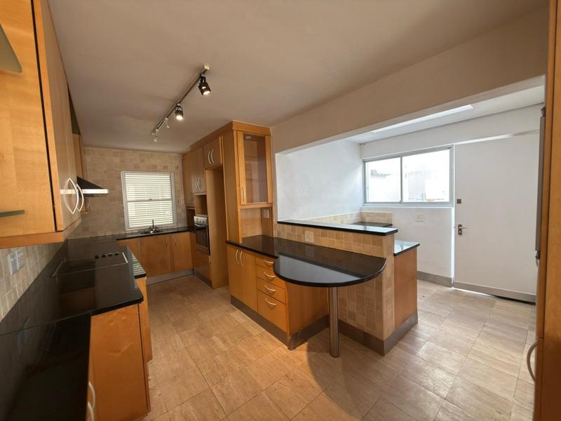 To Let 3 Bedroom Property for Rent in Sea Point Western Cape